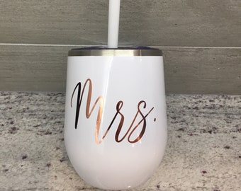 Mrs. Wine Tumbler / Copa de novia / Vaso de vino personalizado / Regalo de compromiso / Regalo de despedida de soltera / Regalo para novia / Vaso de vino de novia