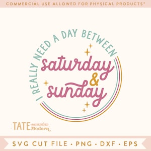 Ich brauche wirklich einen Tag zwischen Samstag und Sonntag SVG-Datei - Weekend vibes svg, Mom life svg, Weekend-Modus svg- Kommerzielle Nutzung, Digital File