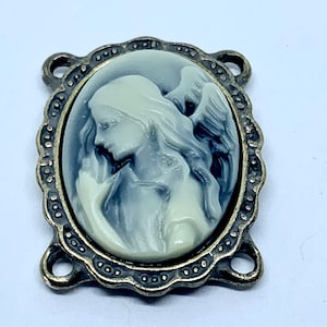 Oval Cameo Connector: Brass Jewelry Links, Bracelet Supplies (20mm x 25mm)