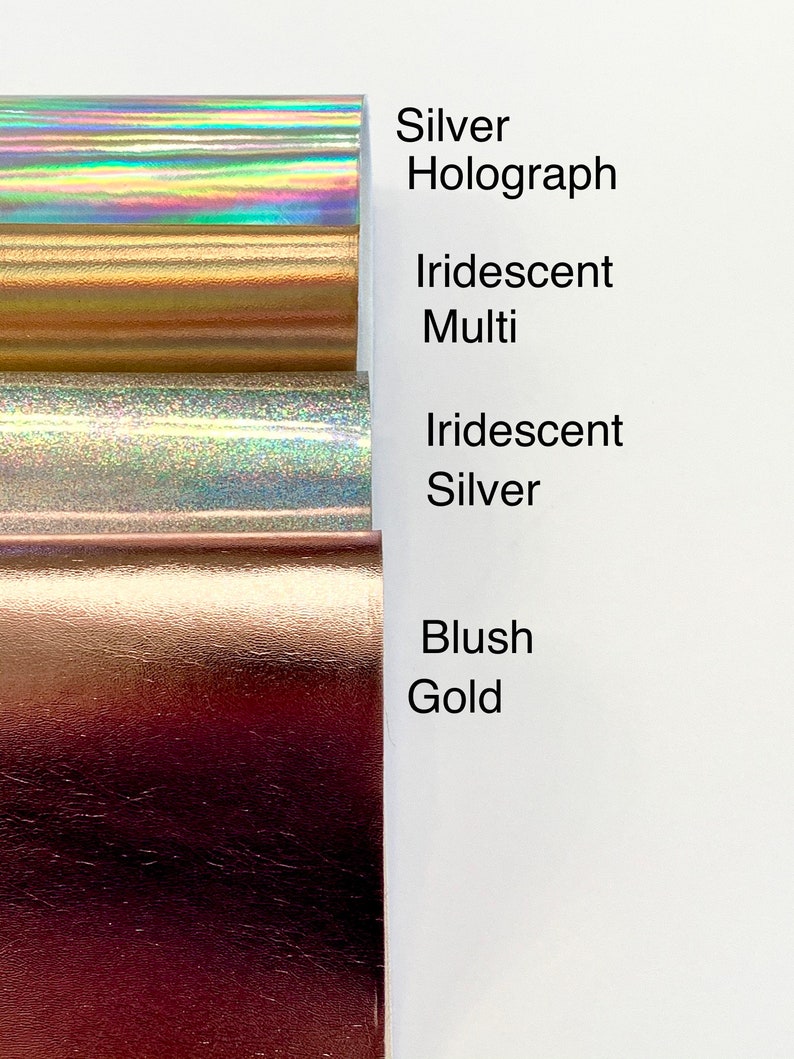 Op de afbeelding: Drie voorbeelden van metallic vinyl in verschillende kleuren en afwerkingen: zilver holografisch, iriserend multi en blush goud.