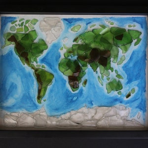 Sea Glass World Topographic Map - Wunderschöne 3-D-Ansicht der Welt, erstellt aus authentischem Glas, das an Stränden in Narragansett, RI . gesammelt wurde