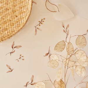 Kleine Blätter auf creme - botanische Tapete, Vliestapete für das Kinderzimmer, Kinderzimmer oder neutrale Inneneinrichtung