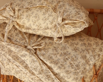Neutral Retro Blumen - Handgefertigte Musselin Kinderbettwäsche