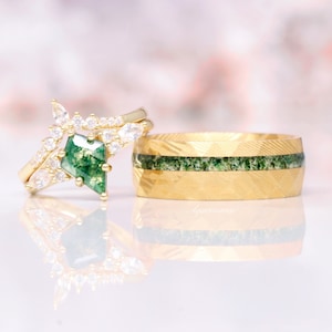 Kite Green Moss Agate Ring Set For Couples- His and Hers Wedding Band- Gold Ring Set- Matching Nature Couples Promise Ring- Damascus Steel