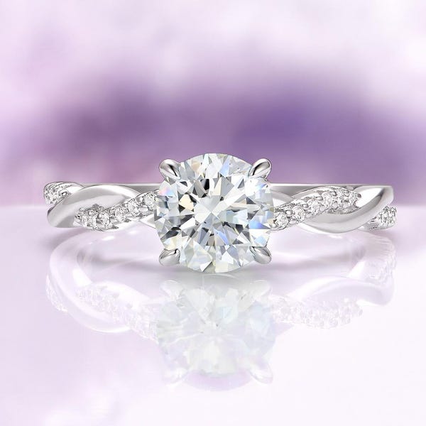 Anillo de compromiso con zafiro blanco en plata de ley 925. Anillo de compromiso con diamantes pequeños y delicados. Piedra natal de septiembre. Un regalo para ella.