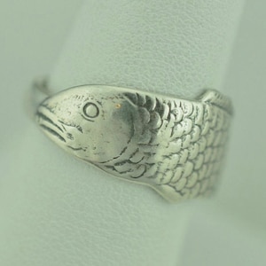 Zierlicher, massiver, versilberter, kleiner, verstellbarer Fischlöffelring