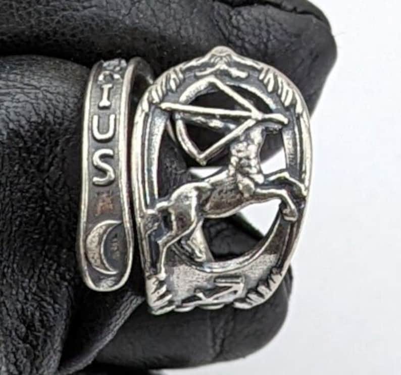 Anillo ajustable de plata de ley 925 maciza con diseño de arquero de Sagitario y cuchara de cumpleaños. imagen 1
