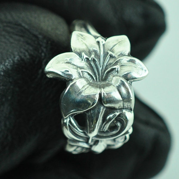 Anillo de cuchara ajustable floral con flor de lirio de plata de ley 925 maciza