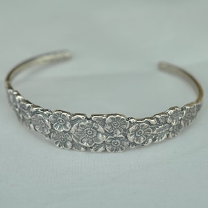 6'' Solid 925 Sterling Silver Forget-Me-Not Flowers Cuff Bracelet