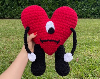 Almohada de corazón de Bad Bunny de crochet