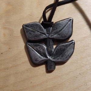 Vintage Plus Tinn Norway Pewter Plant Pendant Necklace