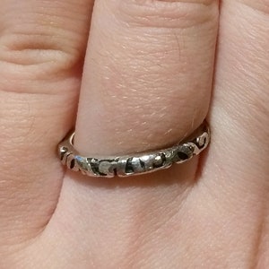 Thin sterling silver band with abstract patterning size US 8