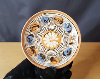 Vintage handmade Romanian Horezu ceramic pottery decorative plate with swirled design