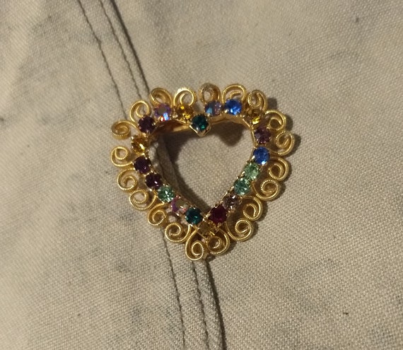 Gold tone frilly heart brooch with multicolor gla… - image 2