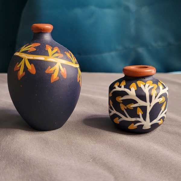 Set of 2 mini-vases dark blue with floral pattern 2 3/4"