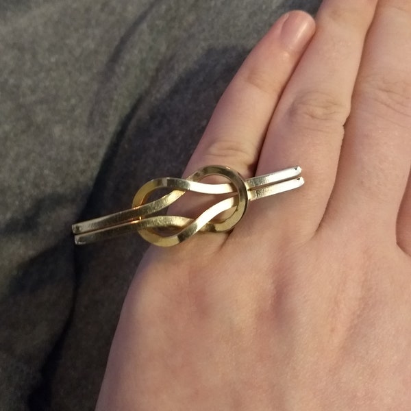 Gold tone knot cocktail ring vintage size US 6 1/2