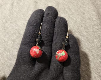 Vintage red enameled cloisonne round bead earrings with floral pattern