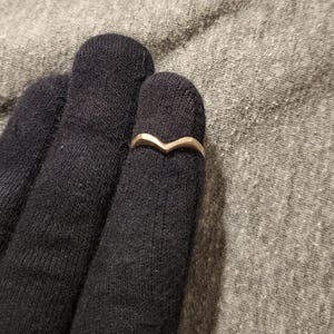 Simple thin sterling silver ring with chevron shape vintage size 7 1/4