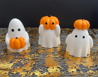 Handmade Plaster Ghost Figurines: Spooky Halloween Decor
