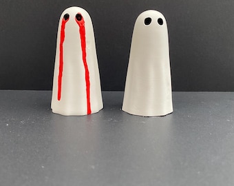 Handmade Ghost Figurines: Spooky Halloween Shelf Decor