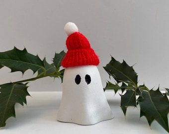 Handmade Plaster Santa Ghost Figurines: Spooky Christmas Decor