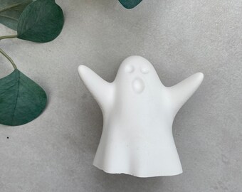Handmade Concrete Ghost Ring Holder: Spooky Jewelry Display