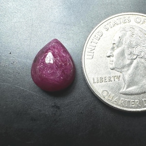 Afrikanischer Rubin Cabochon Tropfenform - Natürlicher Roter Edelstein (6.50 Ct, 12 x 8 mm)