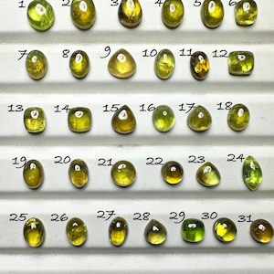 Cabochão de granada grossular verde mel, gema solta, totalmente natural.