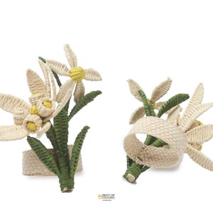 Maiglöckchen Serviettenring - Handgewebter Palmenhalter aus Raffia Iraca, Frühlingsblumendeko für die Gartenparty, rustikales Hochzeitsaccessoire
