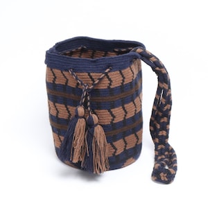 Bolso Wayuu Premium Azul Marino y Marrón / Bandolera Mediana, Bolsos Tejidos a Mano, Carteras Étnicas, Bolsos Artesanales, Artesanía Colombiana, Mochilas Wayuu
