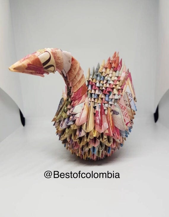 Schwan Aus 100 Echtgeld Rechnungen Venezuelas Bolivares Mit Mehr Als 400 Scheinen Farbig Und Solide Braun