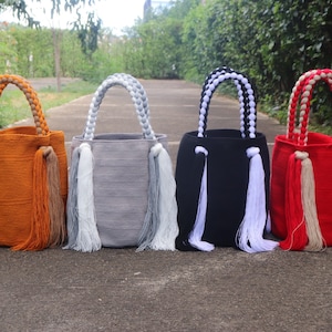 Bolsos Wayuu Tejidos a Mano en Color Rojo y Natural / Bolso Wayuu Grande, Bolsos Tejidos, Carteras Etnicas, Bolsos Artesanales, Artesania Colombiana, Mochilas Wayuu