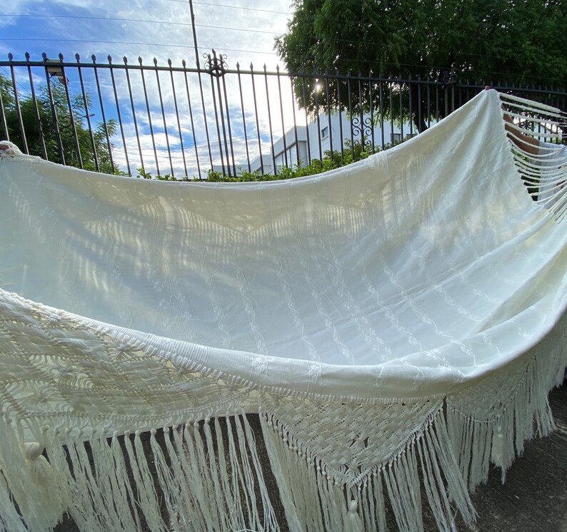 IndoorOutdoor Hammock with Macrame Tassels 160x160cm with strong Grip 100/% Handmade very durable fits 2 People Beige offwhite