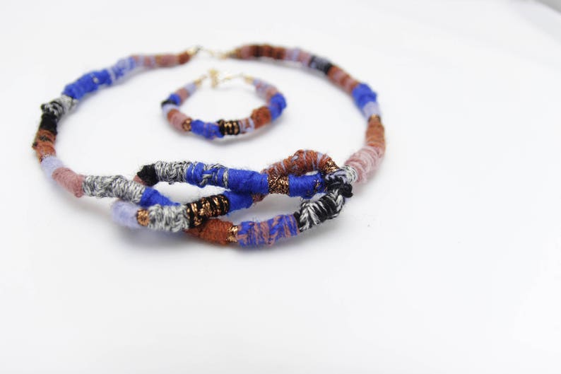 Adjustable lengths acrylic wool and cotton are braided and knotted Set Necklace and bracalet Gold-colored closures. Wool