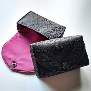 Zwarte custom tarottas, Gemaakt in elke maat, Brokaat orakel-deckcase, Met satijnen voering en drukknoopsluiting
