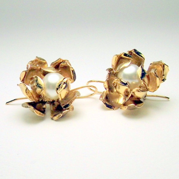 Gold flower earrings, flower earrings, dangling flower earrings, statement pearl earrings, antique vintage jewelry, Italy earrings