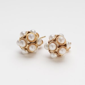 Stud earrings, pearl stud earrings, simple pearl earrings, elegant earrings, antique pearl earrings, Italian earrings, vintage