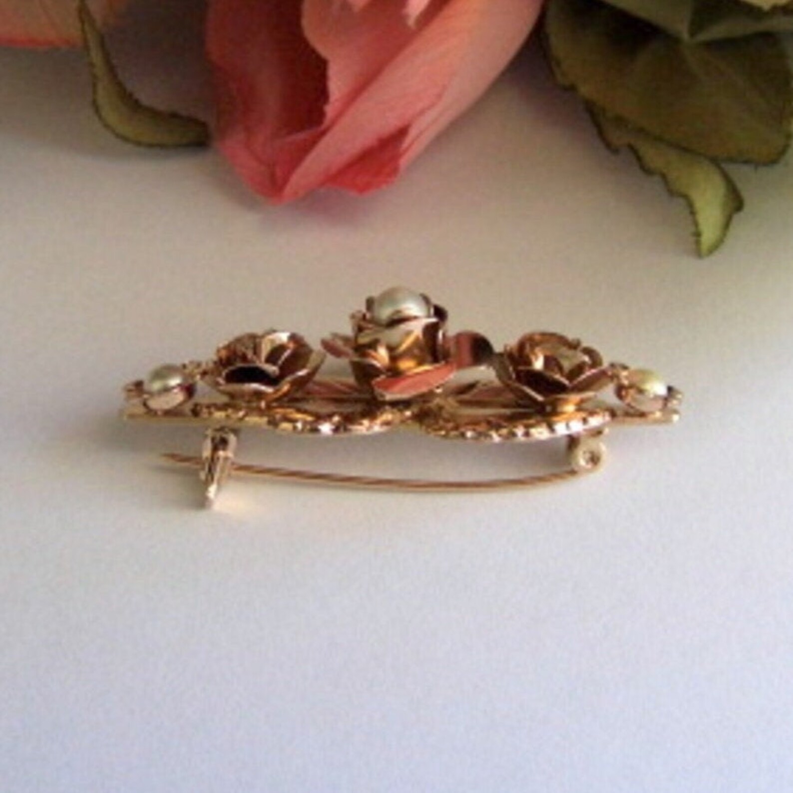 Spilla con fiore in feltro - Gioielli - Spille - di Alina handmade | su