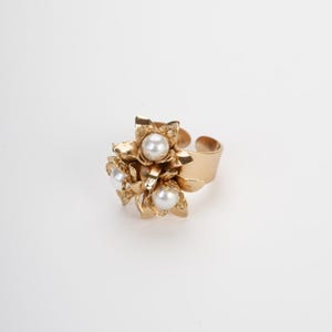 Anello fiore petali, anello con fiore perla, anello donna oro, vintage perla anello, anello regolabile, antichi oro gioielli, Italia anello