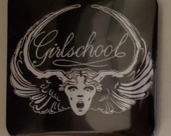 Botón cuadrado de Girlschool