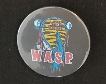 Wasp large round button badge pin