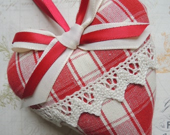 Cœur décoratif en tissu à suspendre / Une idée de cadeau originale !