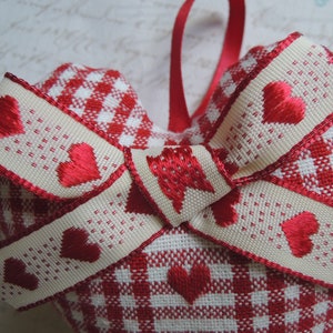 Coeur décoratif en tissu à suspendre image 3
