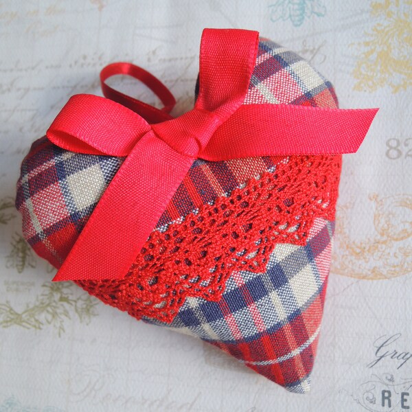 Cœur décoratif en tissu à suspendre / Cadeau original et unique / Un petit morceau d'Alsace dans votre salon !