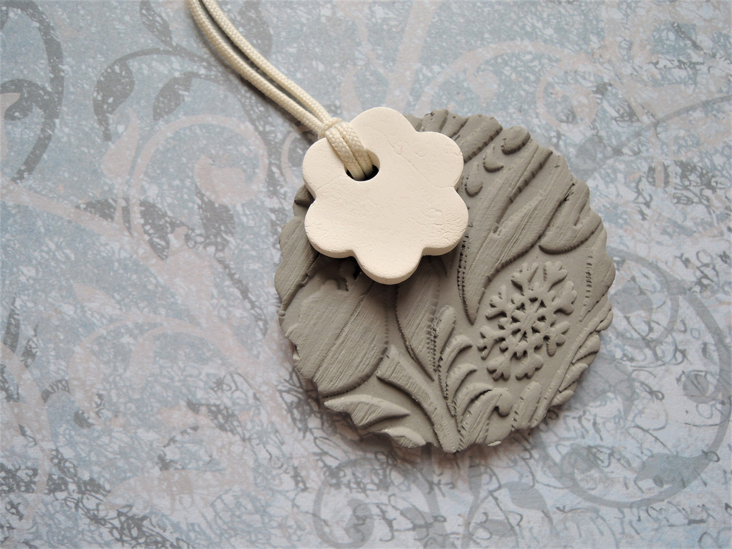 Diffuseur d'huiles Essentielles Et/Ou Parfum d'intérieur en Argile Naturelle/Essential Oil Diffuser