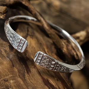 Hammered 925 Silver Bangle with Ornaments - Adjustable Sterling Silver Bracelet - Viking Bangle with Antique Ornaments