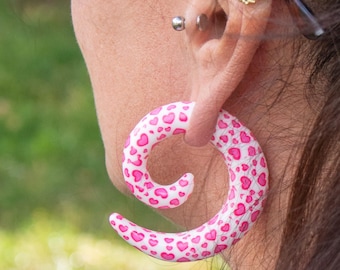 Acrylic Stretching Spiral with Pink Hearts– Ear Gauges 4–12 mm – Acrylic Taper Spirals