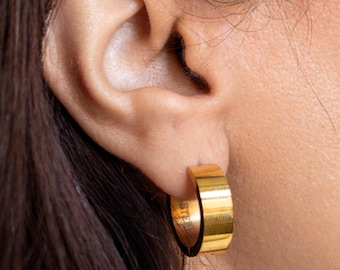 Gold Hinged Hoop Earrings Made of Stainless Steel - Unisex Earrings in Various Widths and Diameters
