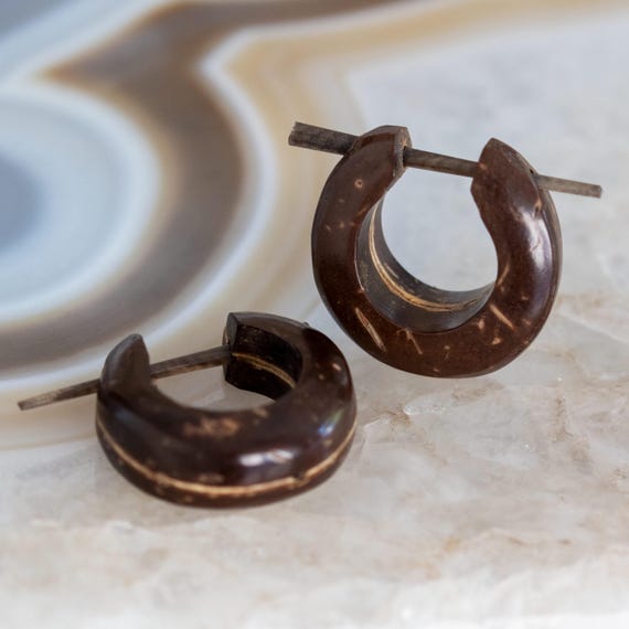 Coppia Piccoli Orecchini A Cerchio Con Guscio Di Noce Di Cocco - Foto 2