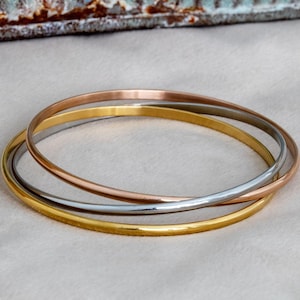 Set di 3 bracciali rigidi da donna in acciaio inossidabile tricolore: argento, oro, oro rosa.